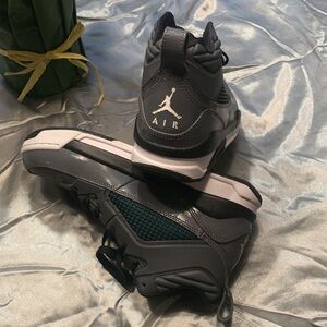 🌹 2014 Air Jordan “Flight” Gray High - Top Collection Sneakers